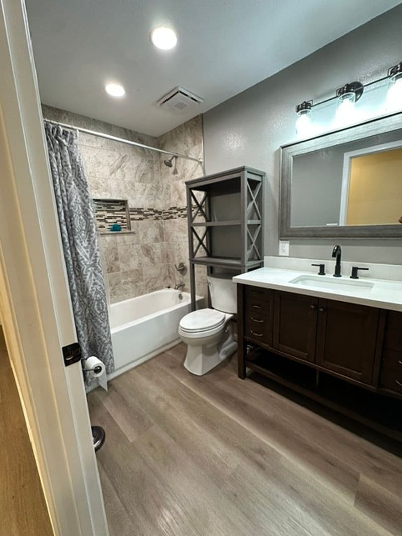 Fresno House: 5763 E Tarpey Dr