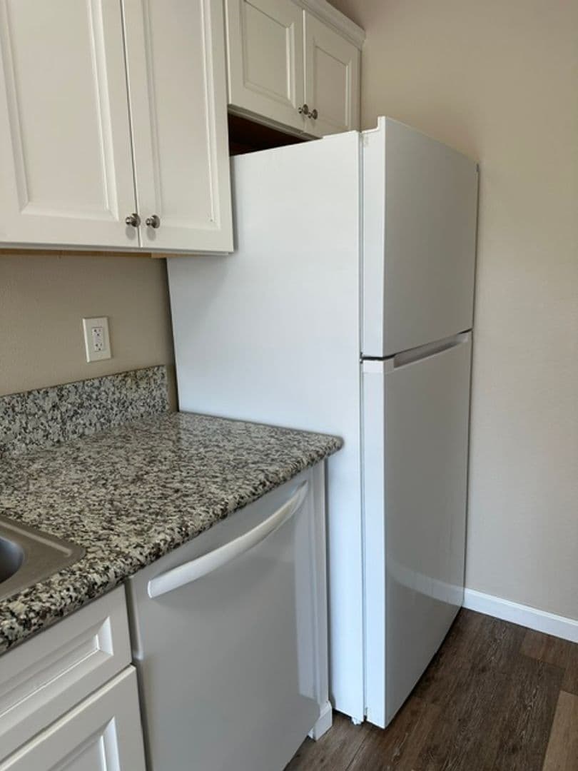 Fresno Apartment: 2025 E Pontiac Way