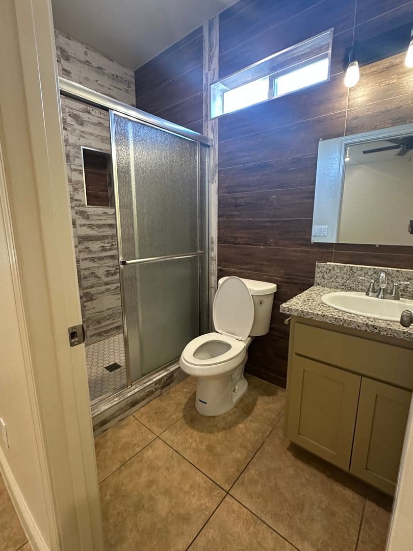 Parlier House: 13523 E Ann Ave