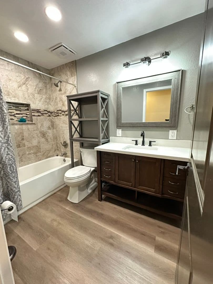 Fresno House: 5763 E Tarpey Dr
