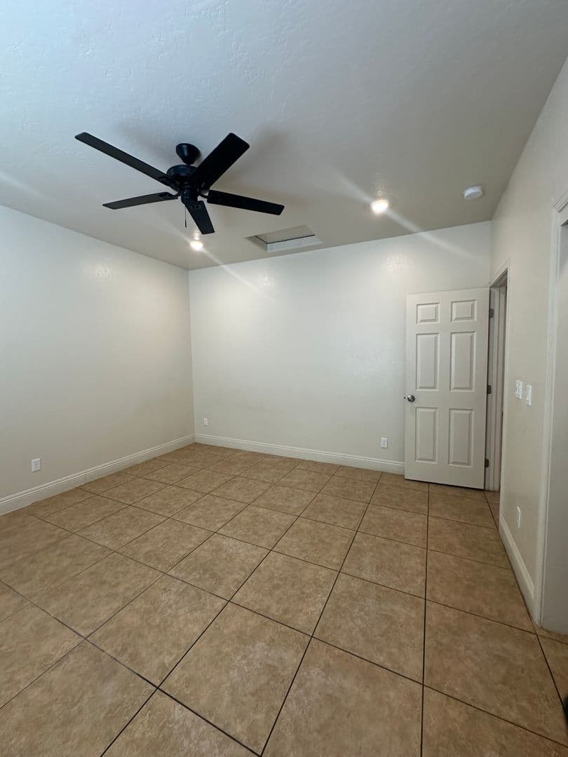 Parlier House: 13523 E Ann Ave