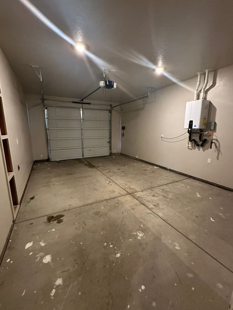 Parlier House: 13523 E Ann Ave