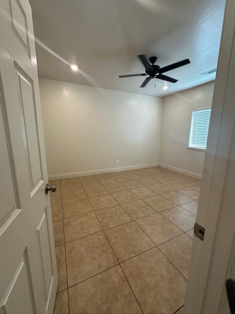 Parlier House: 13523 E Ann Ave