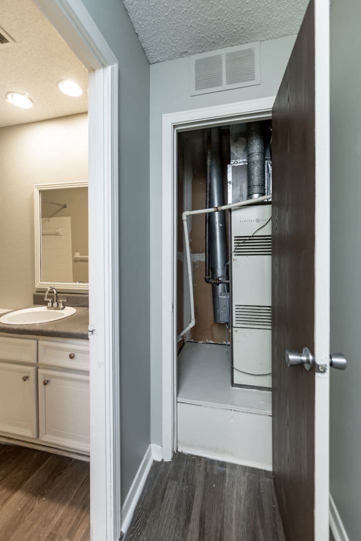 Cordova Apartment: 6977 Amberly Village Dr