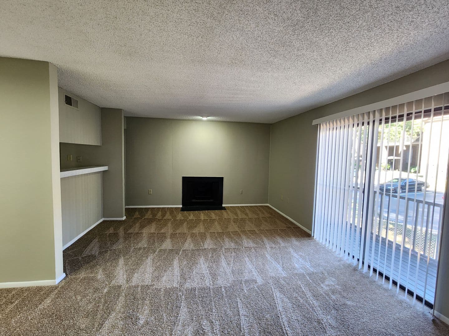 Memphis Apartment: 1867 Poplar Pines Dr