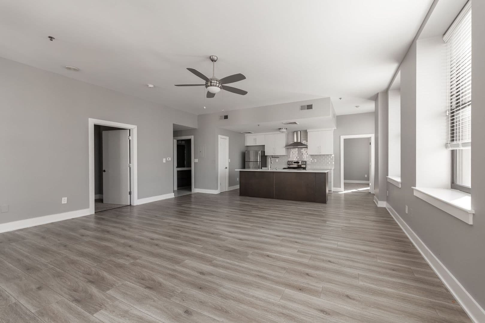 Memphis Apartment: 10 S Main St