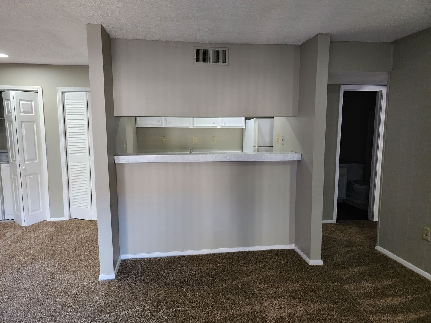 Memphis Apartment: 1867 Poplar Pines Dr
