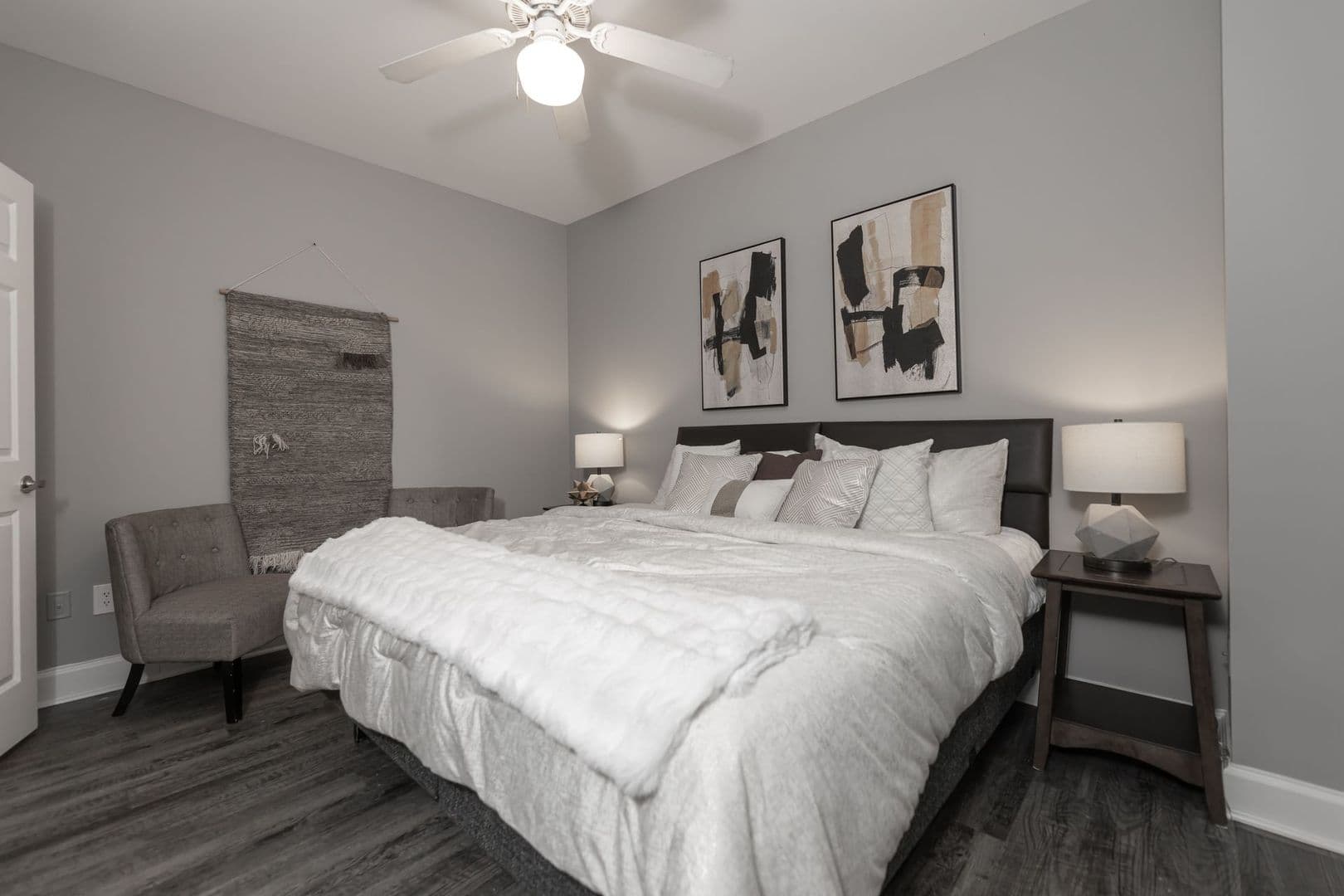 Memphis Apartment: 10 S Main St