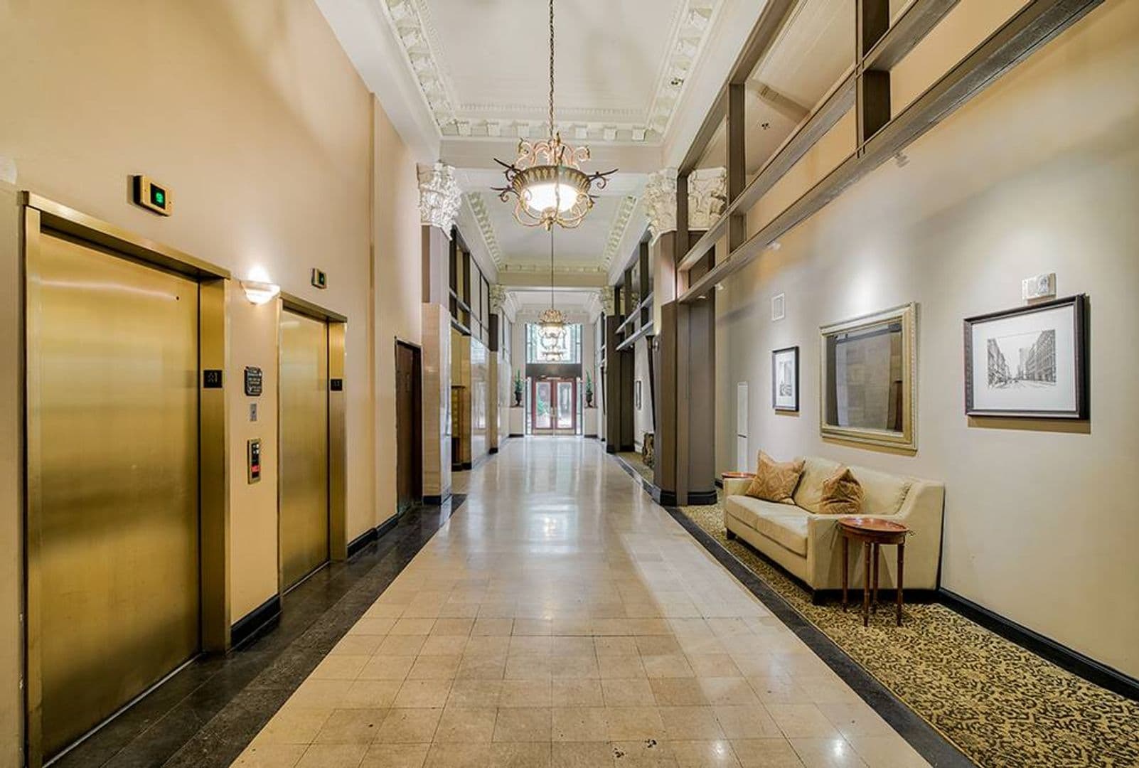 Memphis Apartment: 10 S Main St