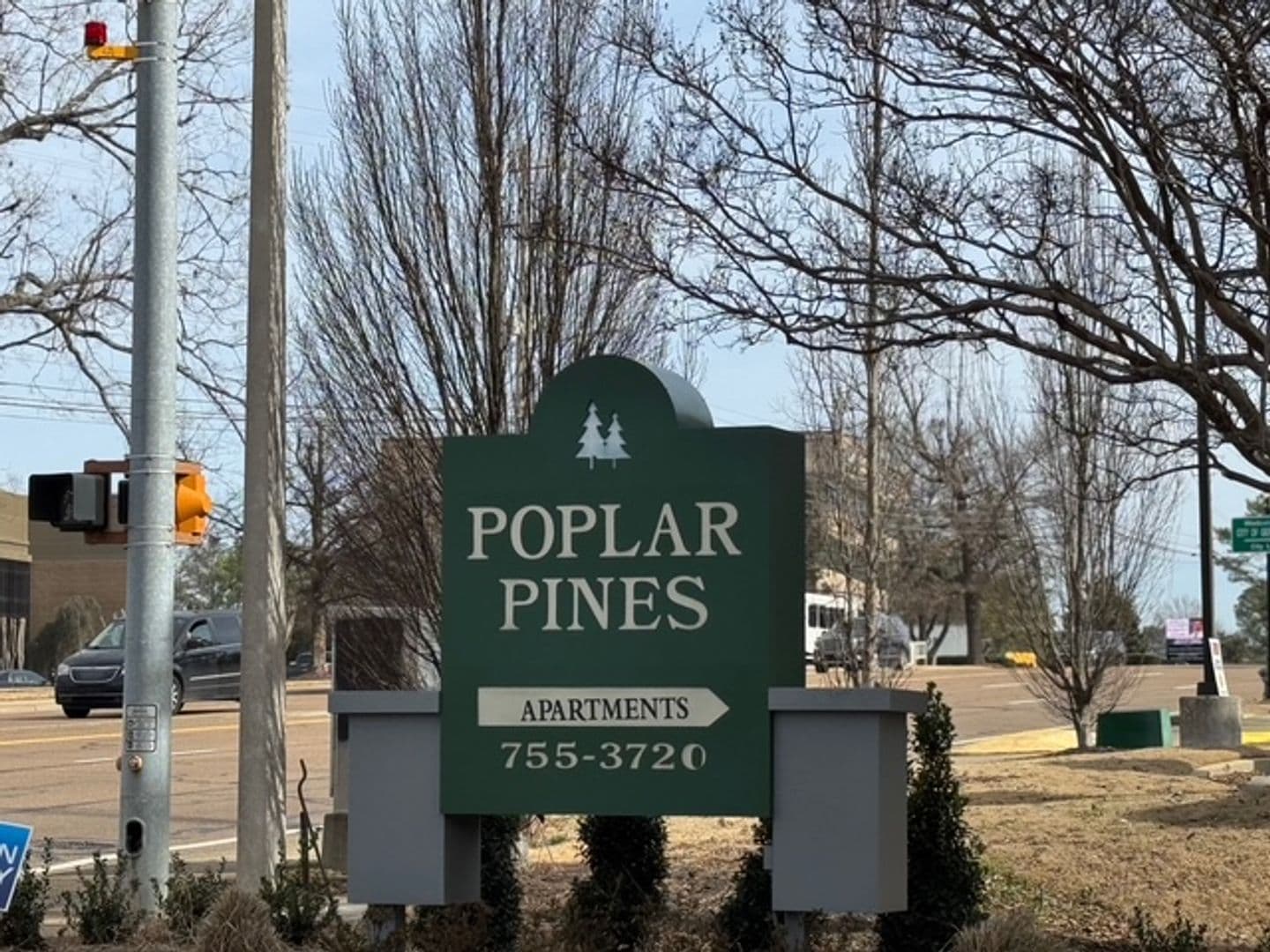 Memphis Apartment: 1867 Poplar Pines Dr