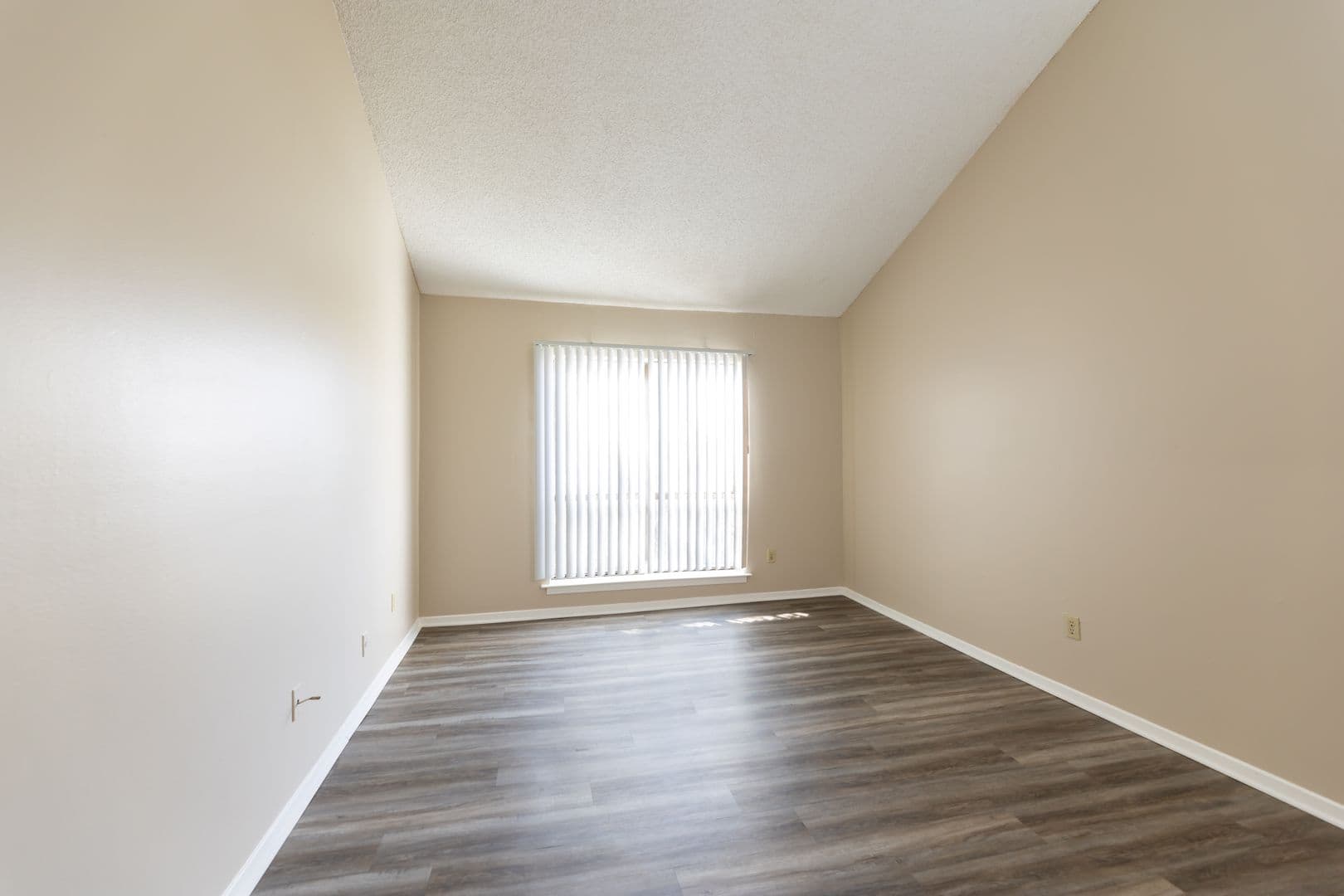 Memphis Apartment: 560 South Jefferson Place