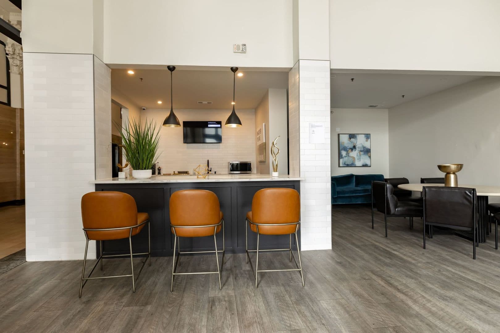Memphis Apartment: 10 S Main St