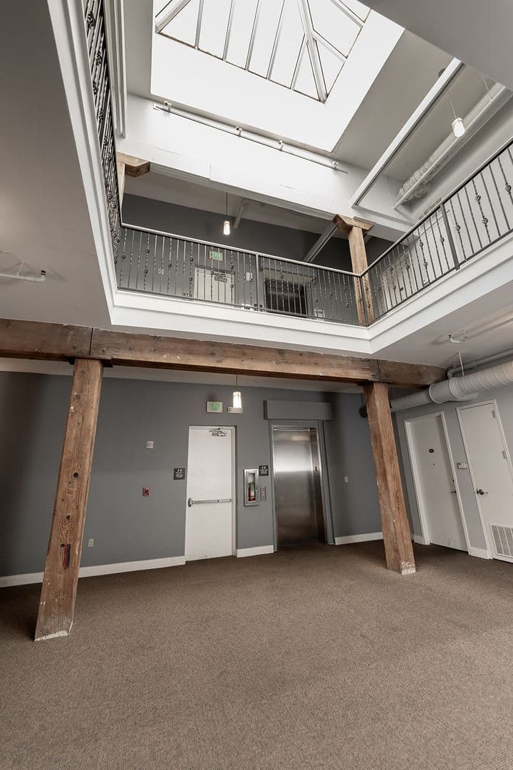 Memphis Apartment: 60 S Main St