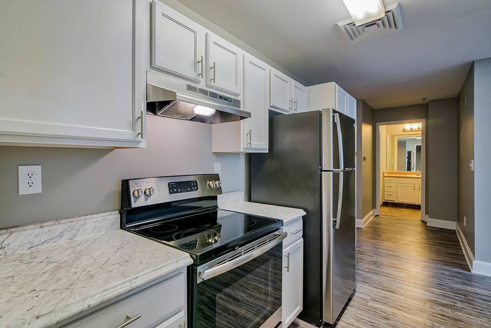 Memphis Apartment: 10 S Main St