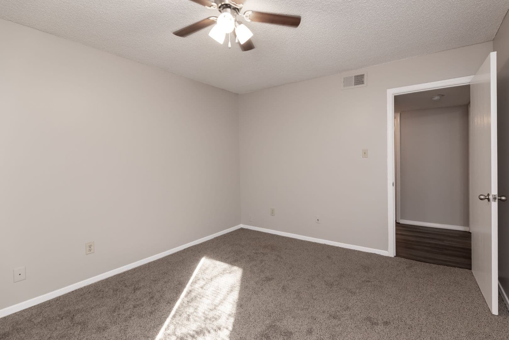 Memphis Apartment: 560 South Jefferson Place