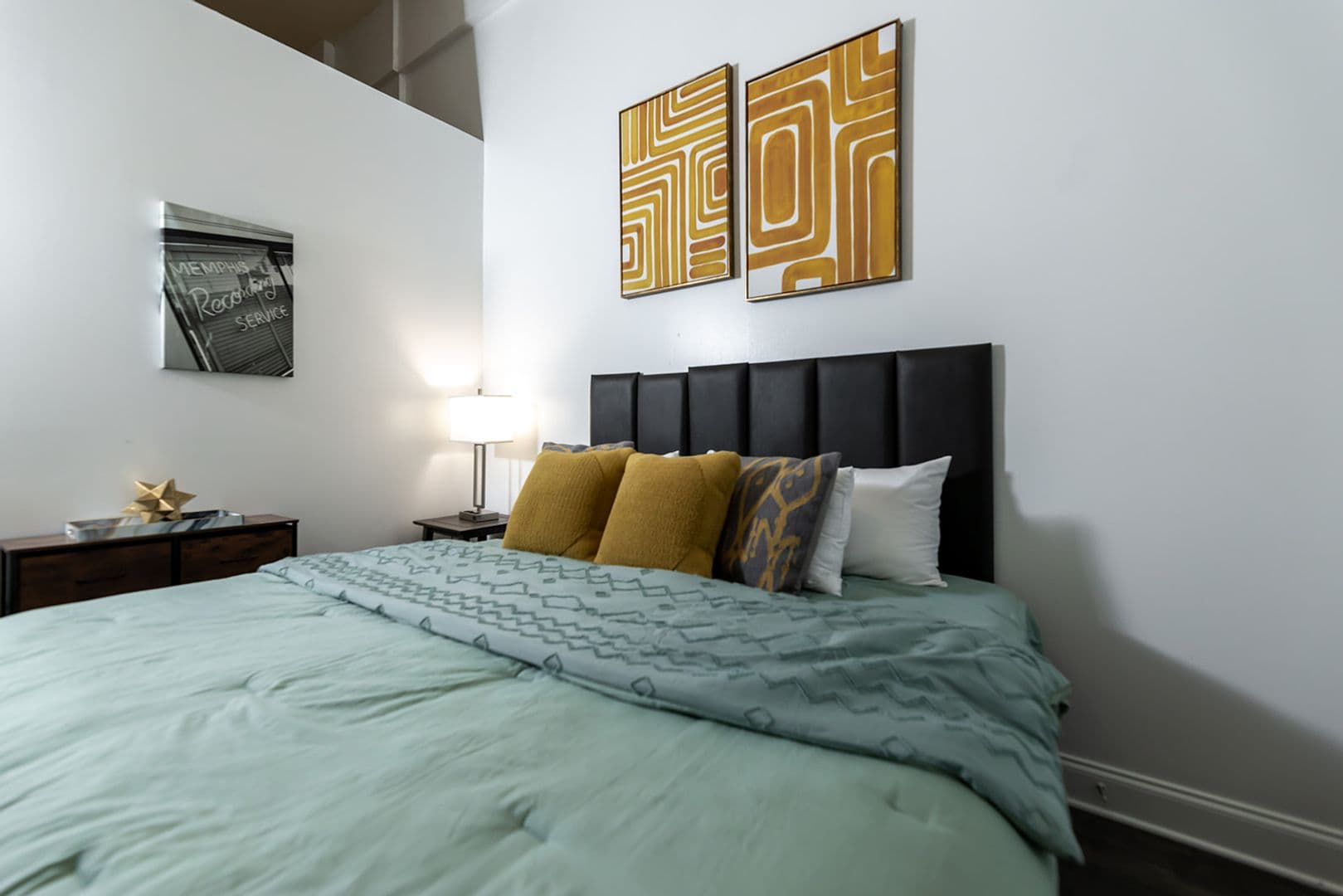 Memphis Apartment: 60 S Main St