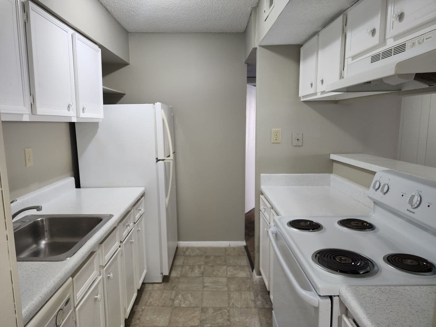 Memphis Apartment: 1867 Poplar Pines Dr