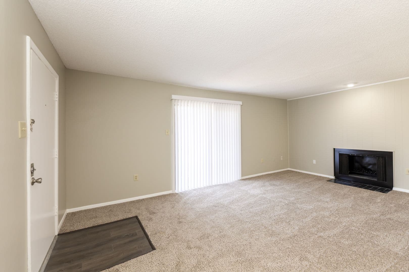 Memphis Apartment: 1867 Poplar Pines Dr