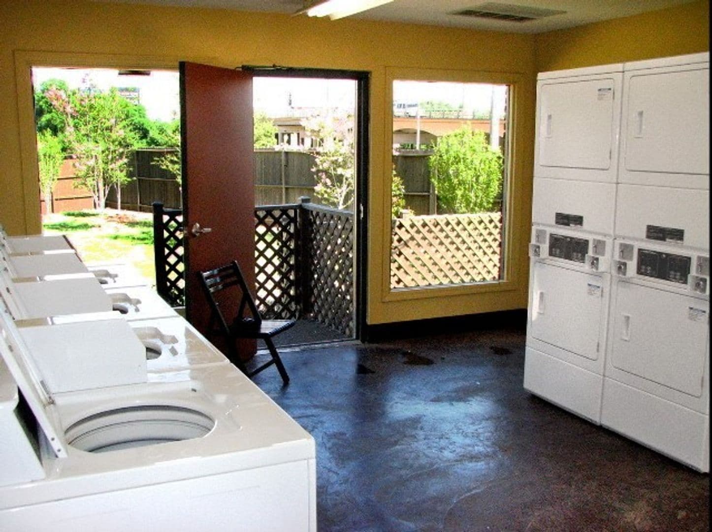 Memphis Apartment: 2780 Madison Ave