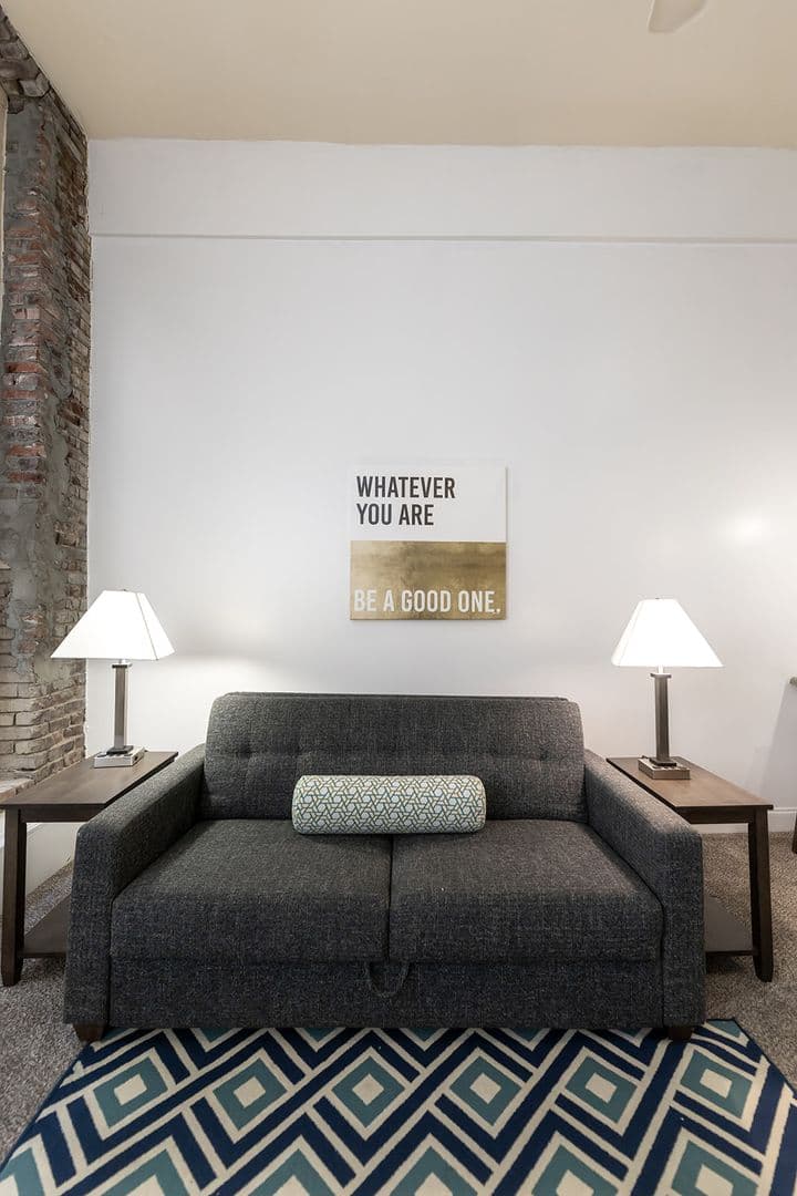 Memphis Apartment: 60 S Main St