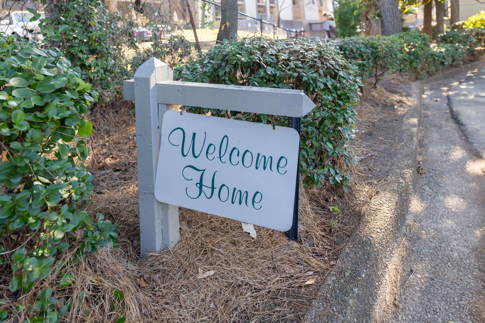 Memphis Apartment: 1867 Poplar Pines Dr