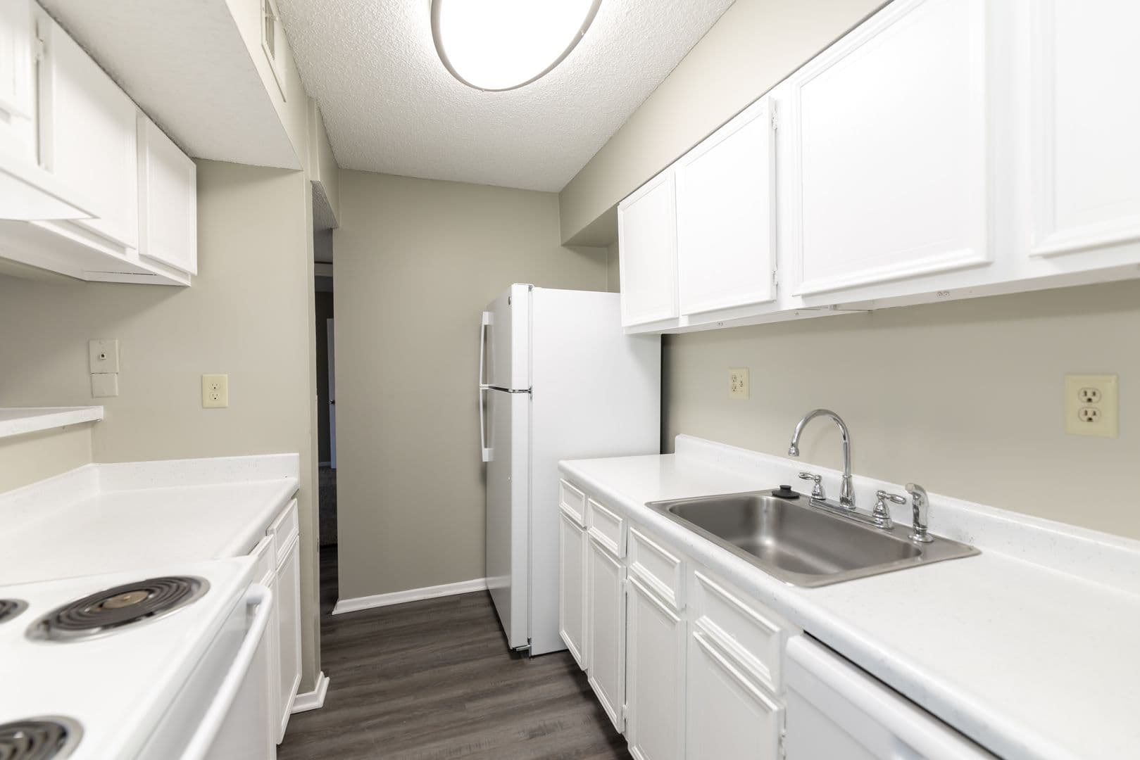 Memphis Apartment: 1867 Poplar Pines Dr