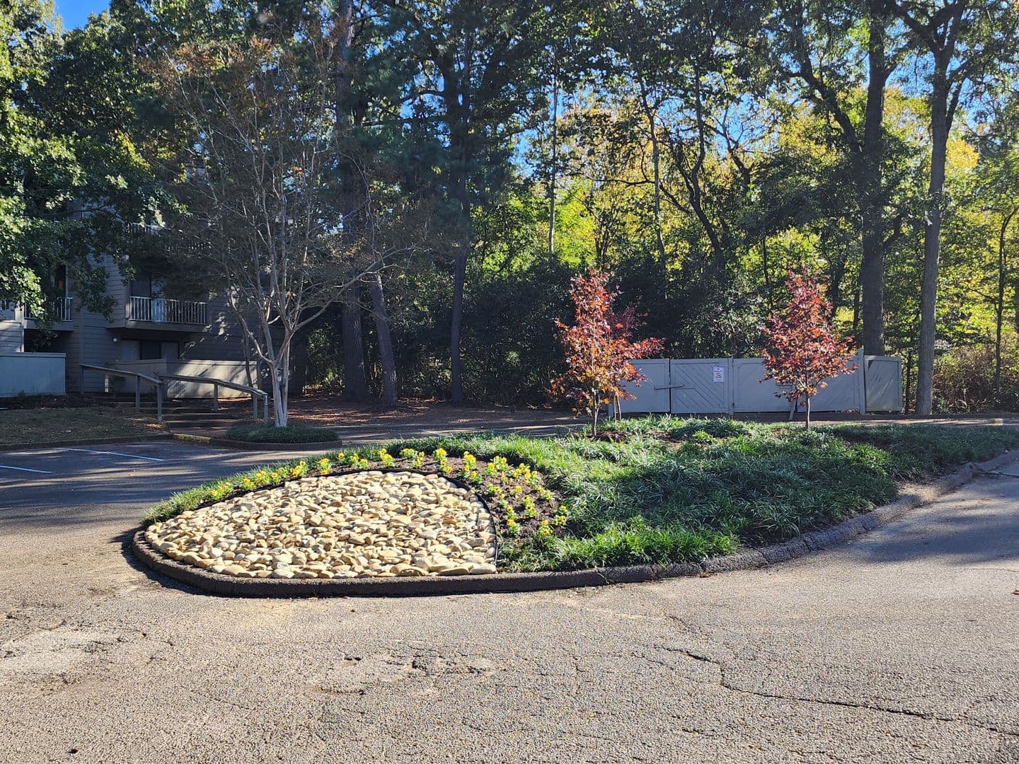 Memphis Apartment: 1867 Poplar Pines Dr