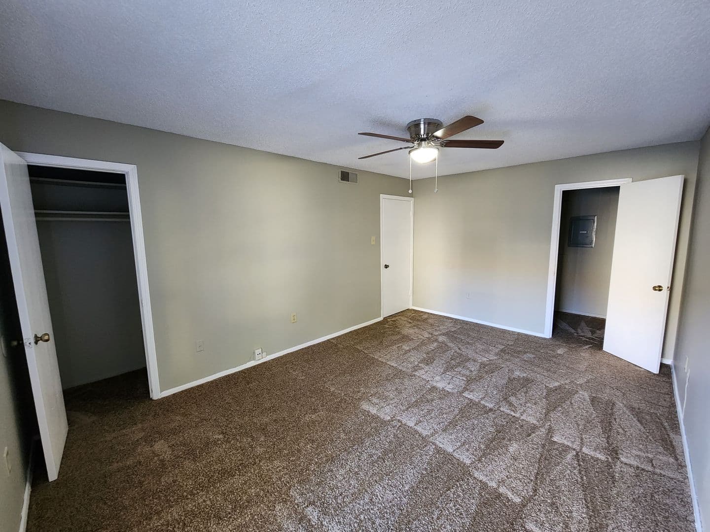 Memphis Apartment: 1867 Poplar Pines Dr