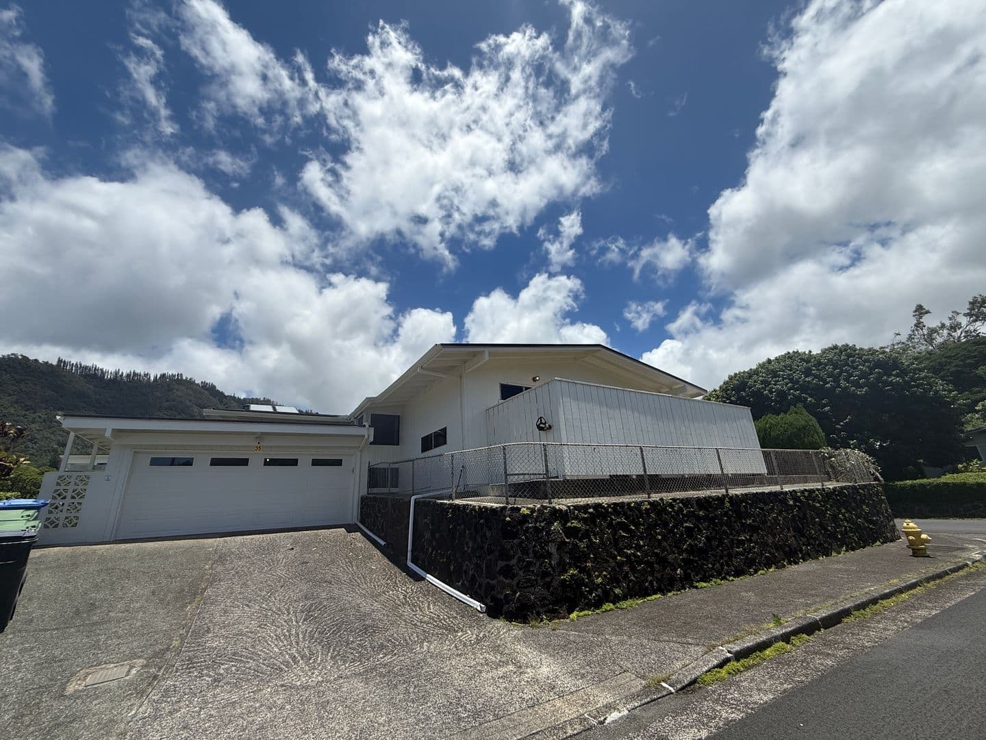 Honolulu Apartment: 35 Country Club Road