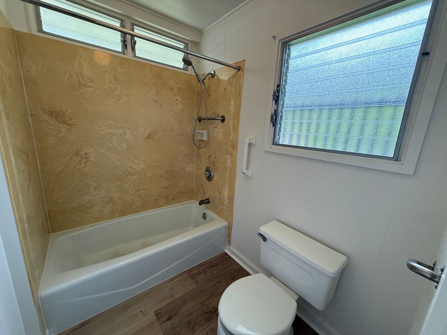 Honolulu Apartment: 35 Country Club Road