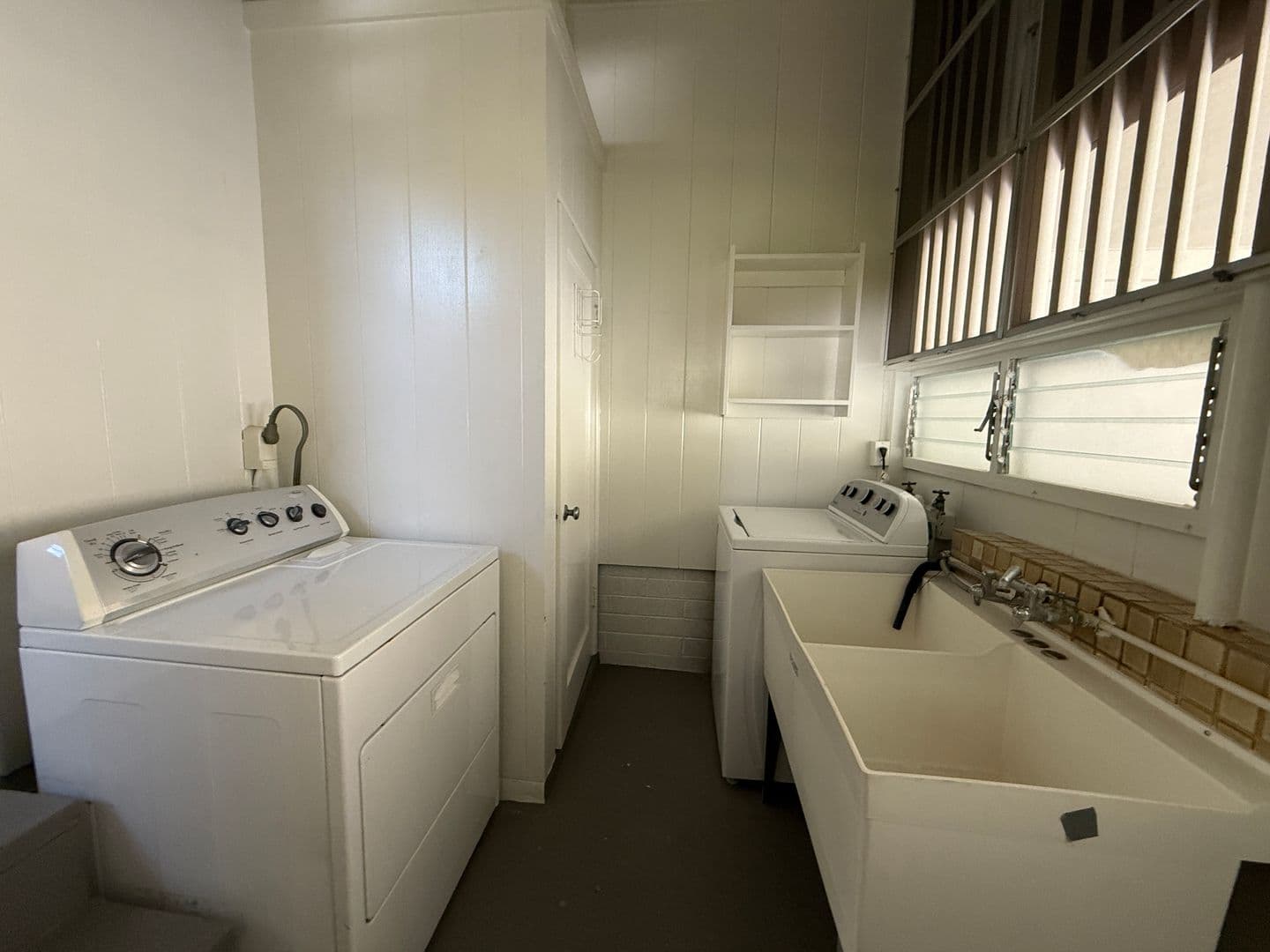 Honolulu Apartment: 35 Country Club Road