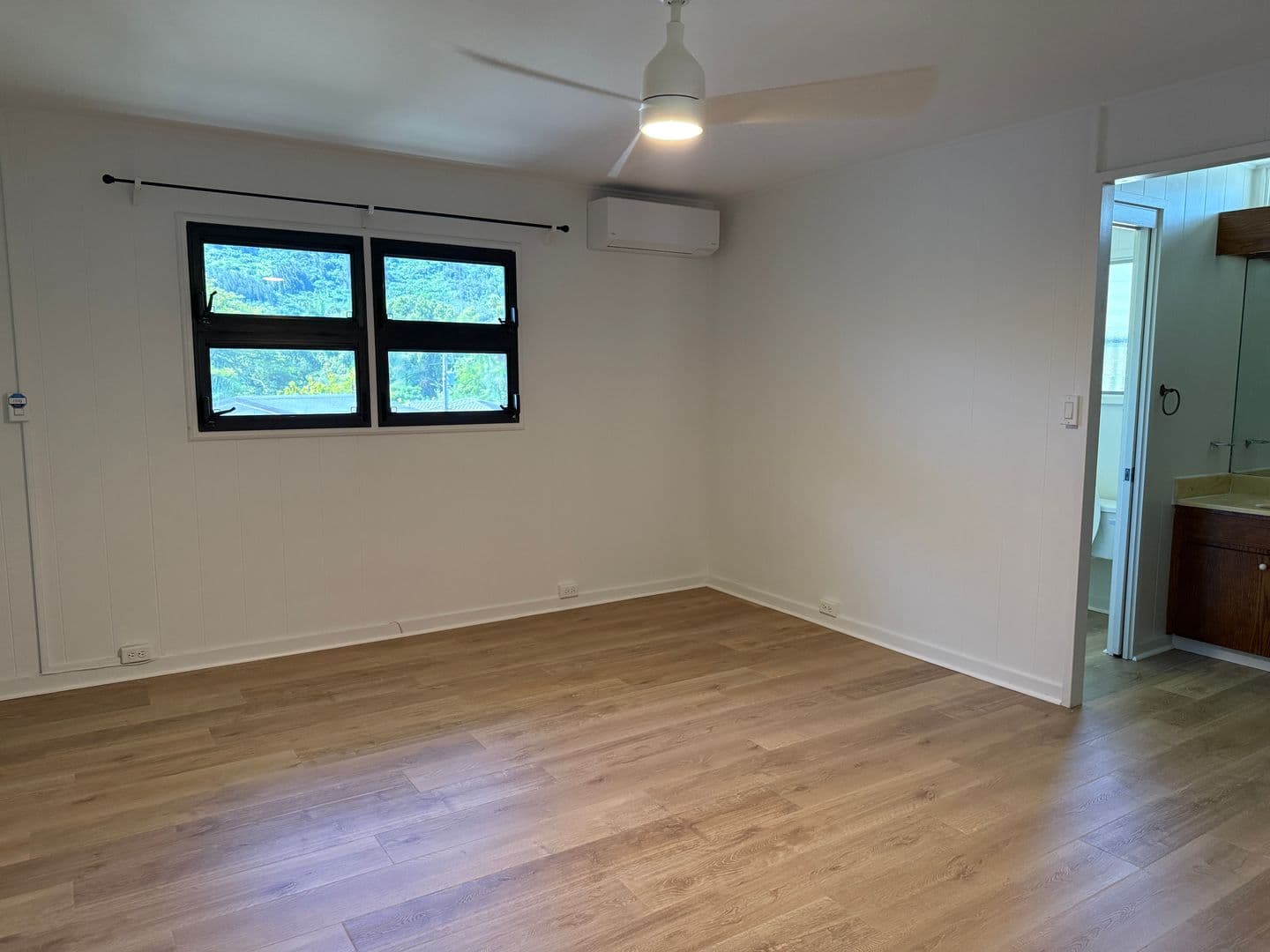 Honolulu Apartment: 35 Country Club Road