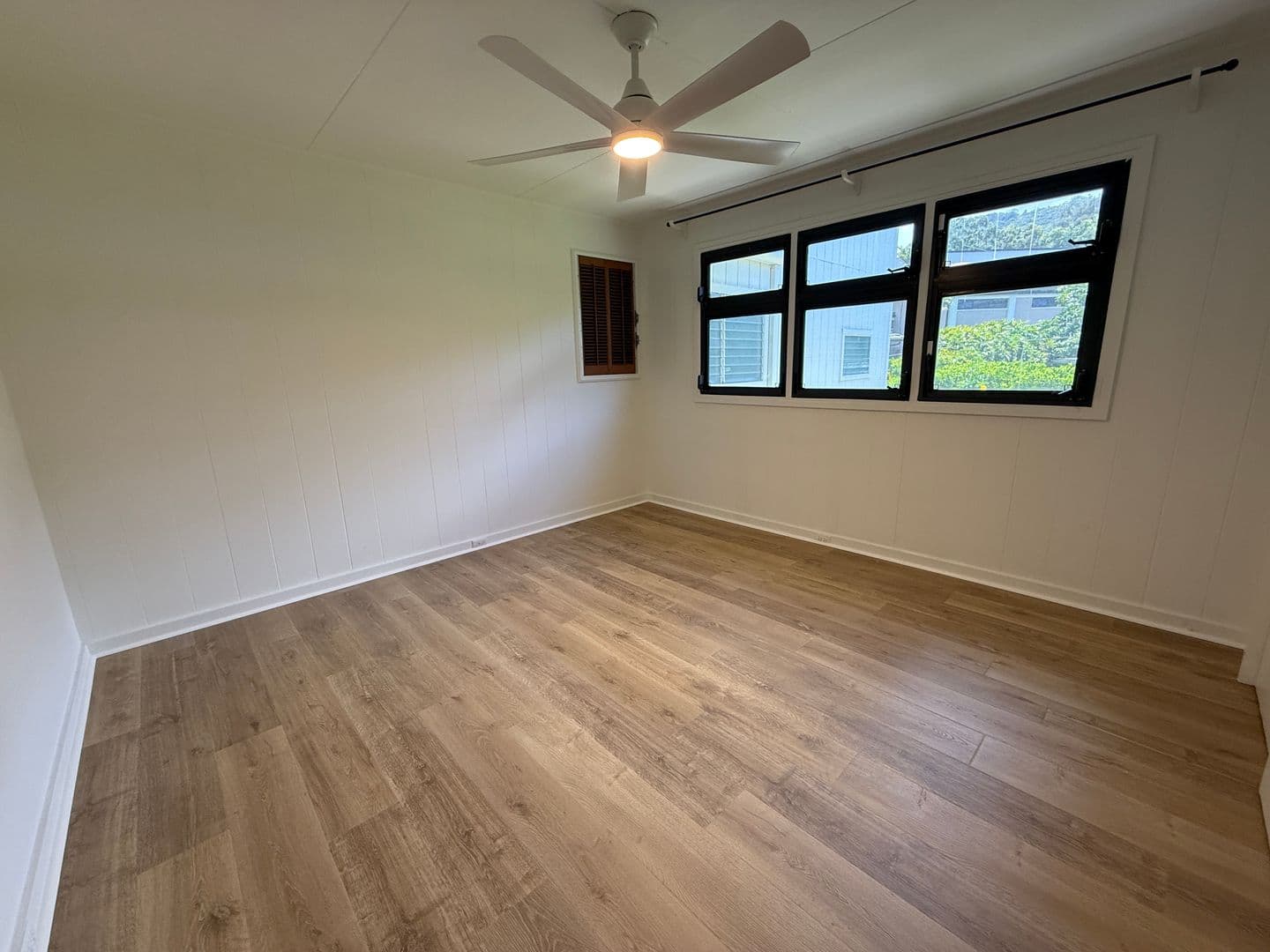 Honolulu Apartment: 35 Country Club Road