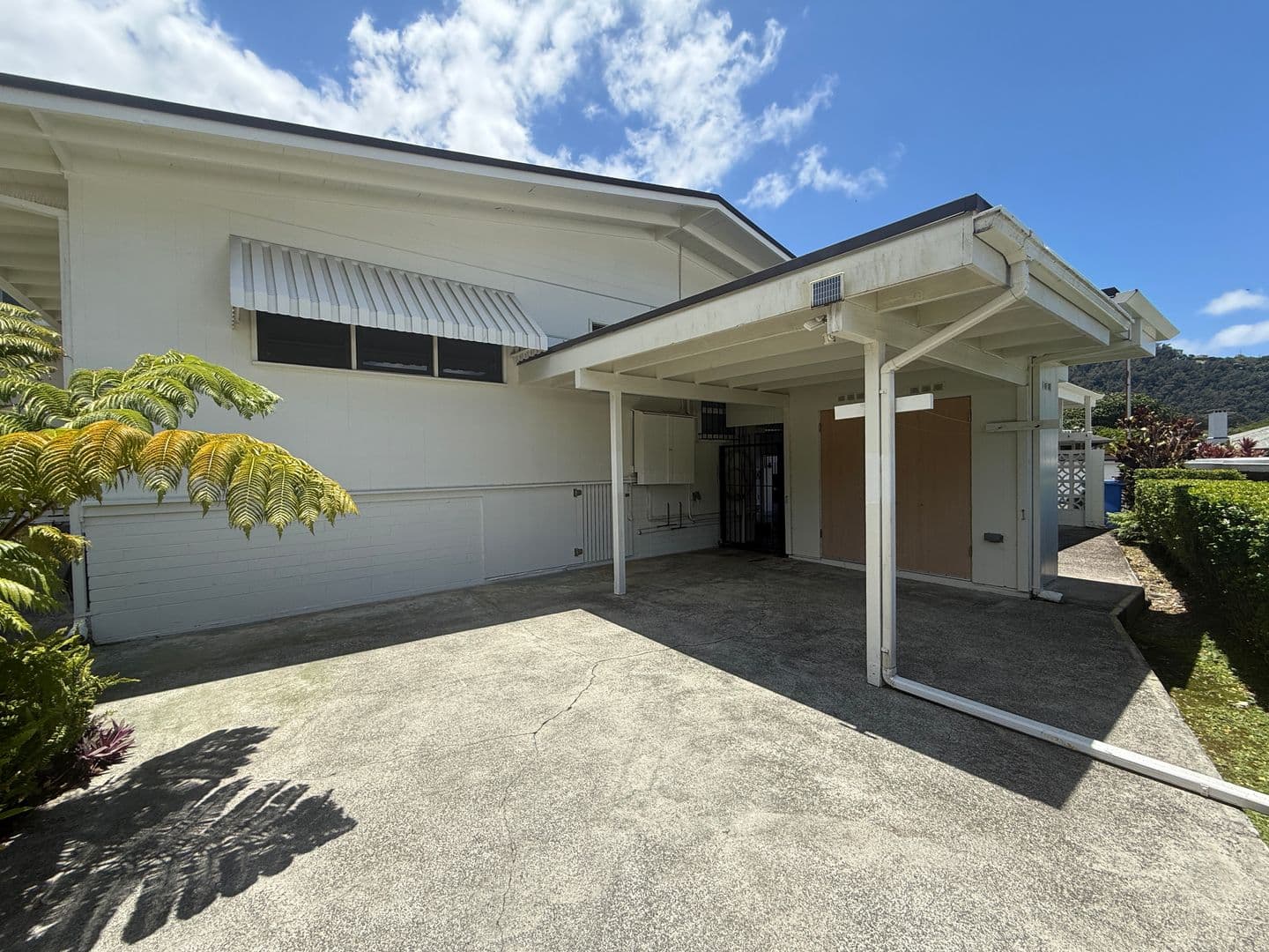 Honolulu Apartment: 35 Country Club Road