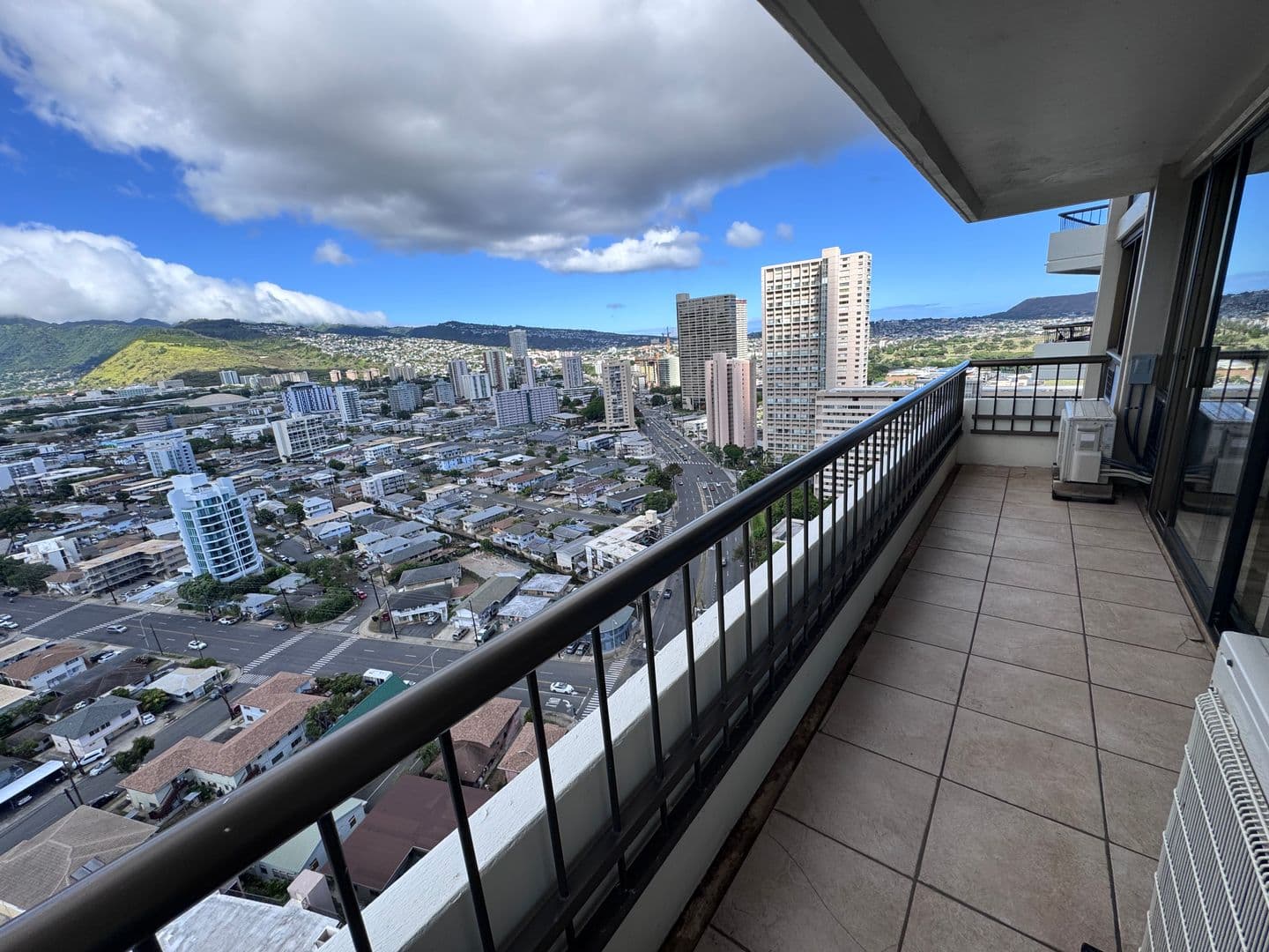 Honolulu House: 2333 Kapiolani Blvd #2601