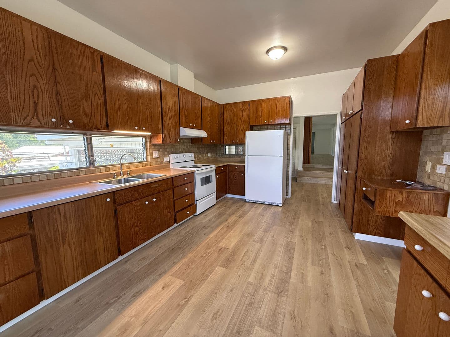 Honolulu Apartment: 35 Country Club Road