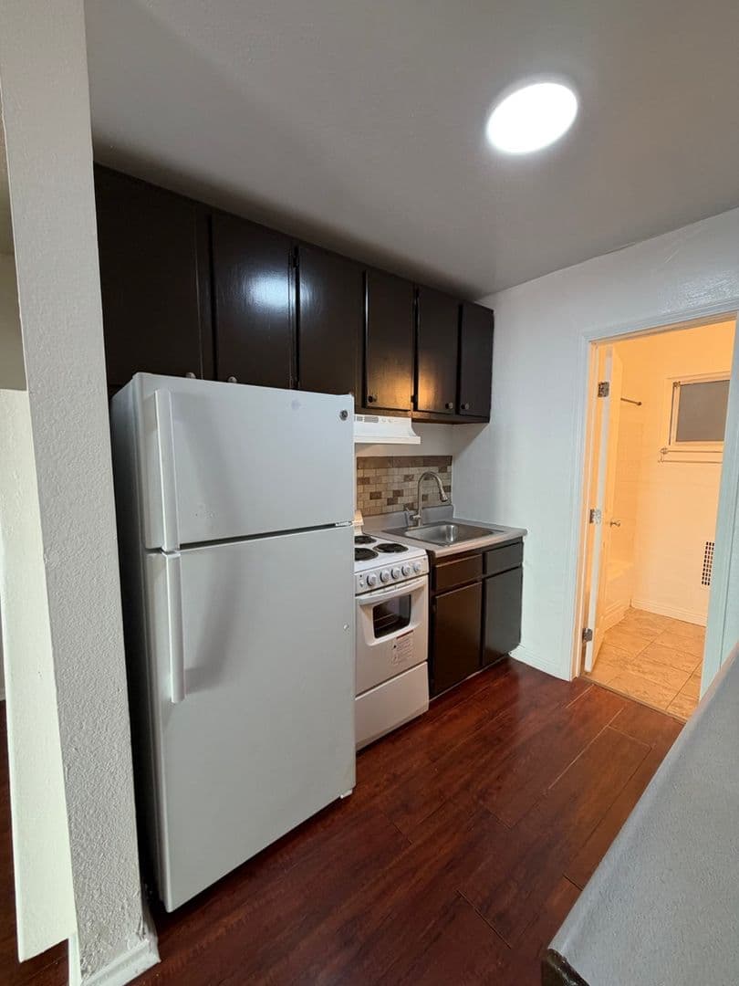 Los Angeles Apartment: 1767 Orchid Ave.
