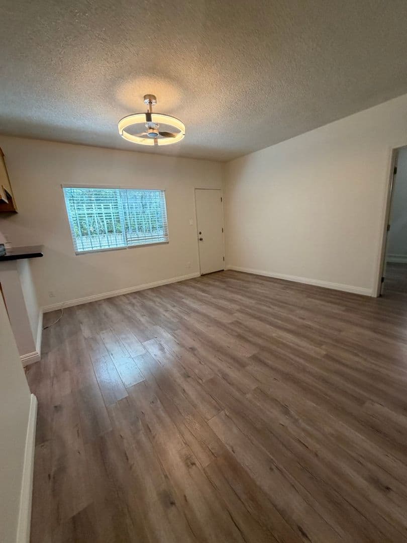 Santa Monica Apartment: 1537 Stanford St.