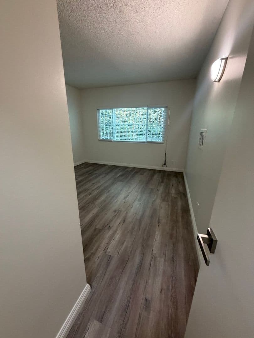 Santa Monica Apartment: 1537 Stanford St.