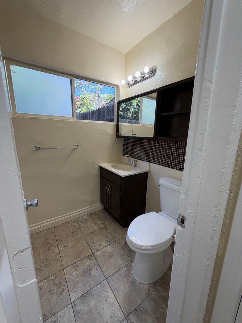 Los Angeles Apartment: 1767 Orchid Ave.