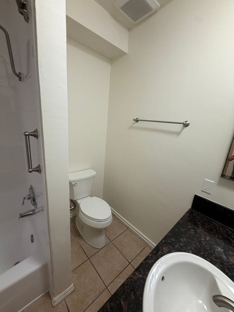 Santa Monica Apartment: 1537 Stanford St.