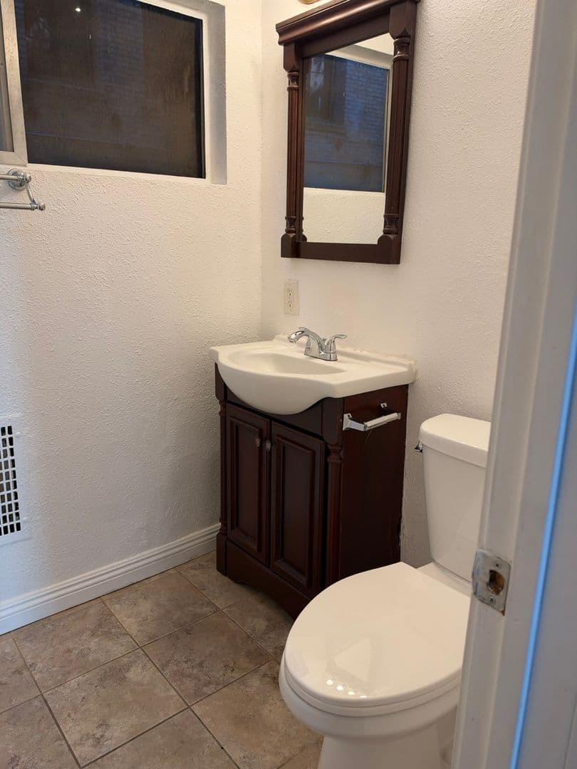 Los Angeles Apartment: 1767 Orchid Ave.