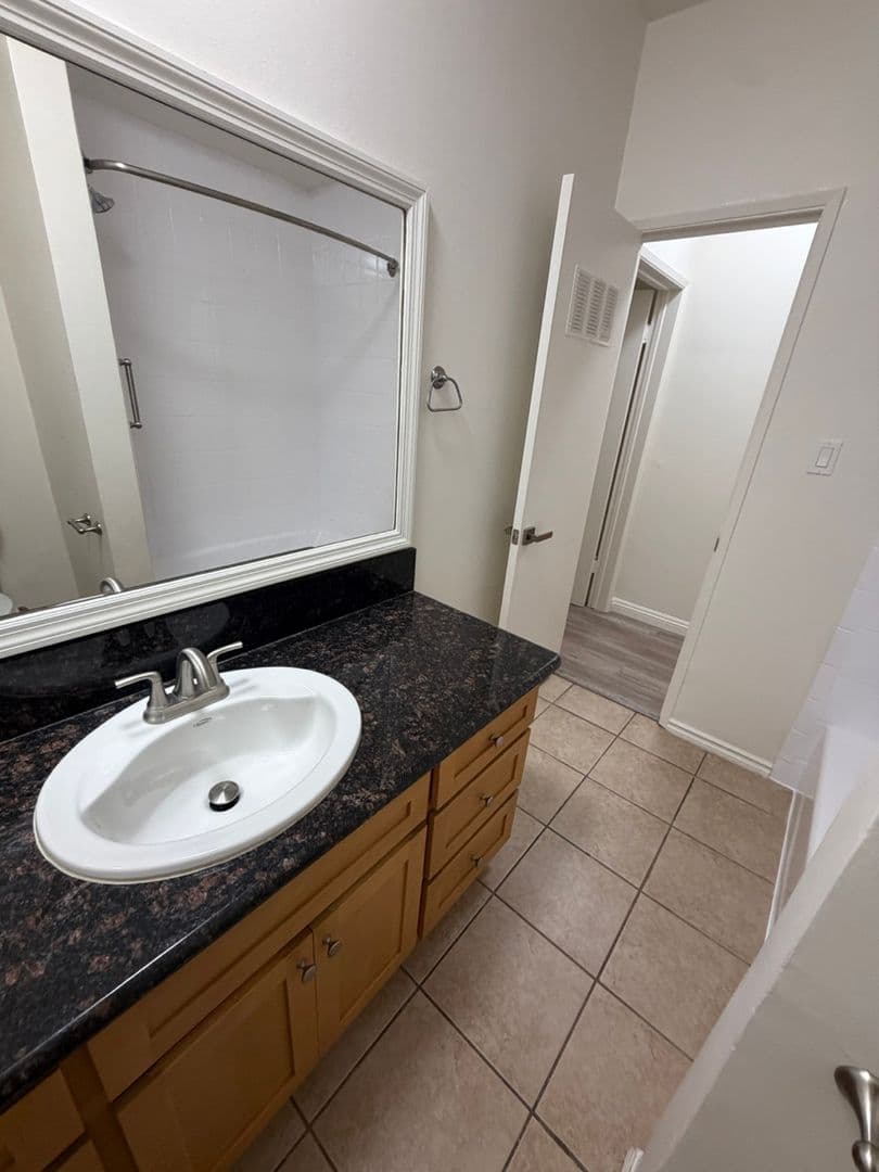 Santa Monica Apartment: 1537 Stanford St.