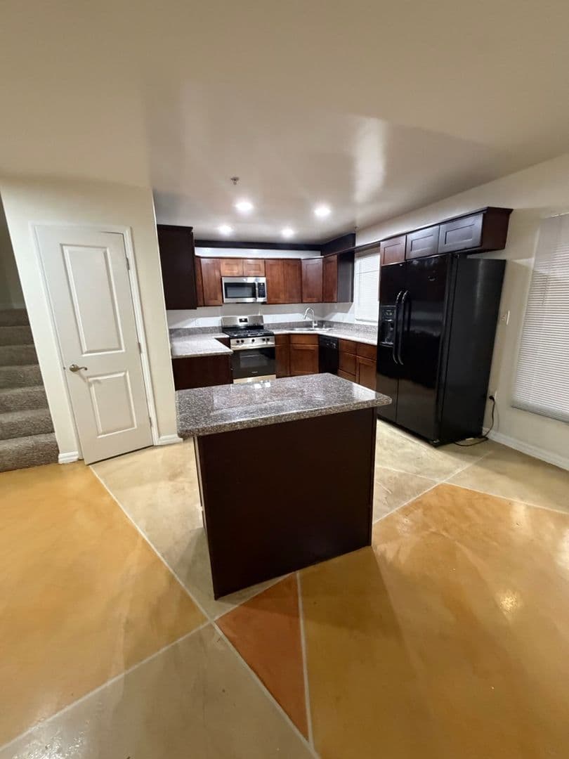 Los Angeles Apartment: 8241 Blackburn Ave.