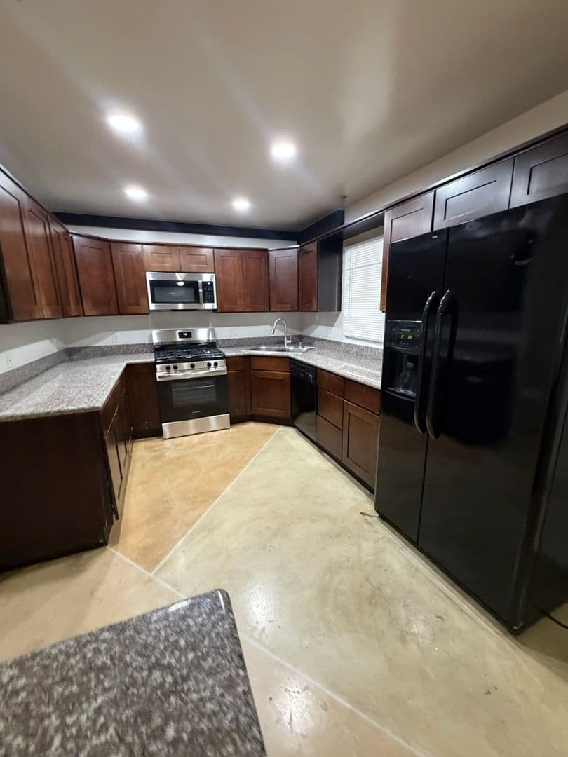 Los Angeles Apartment: 8241 Blackburn Ave.