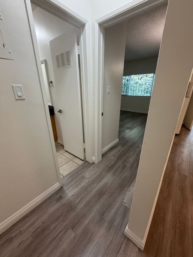 Santa Monica Apartment: 1537 Stanford St.