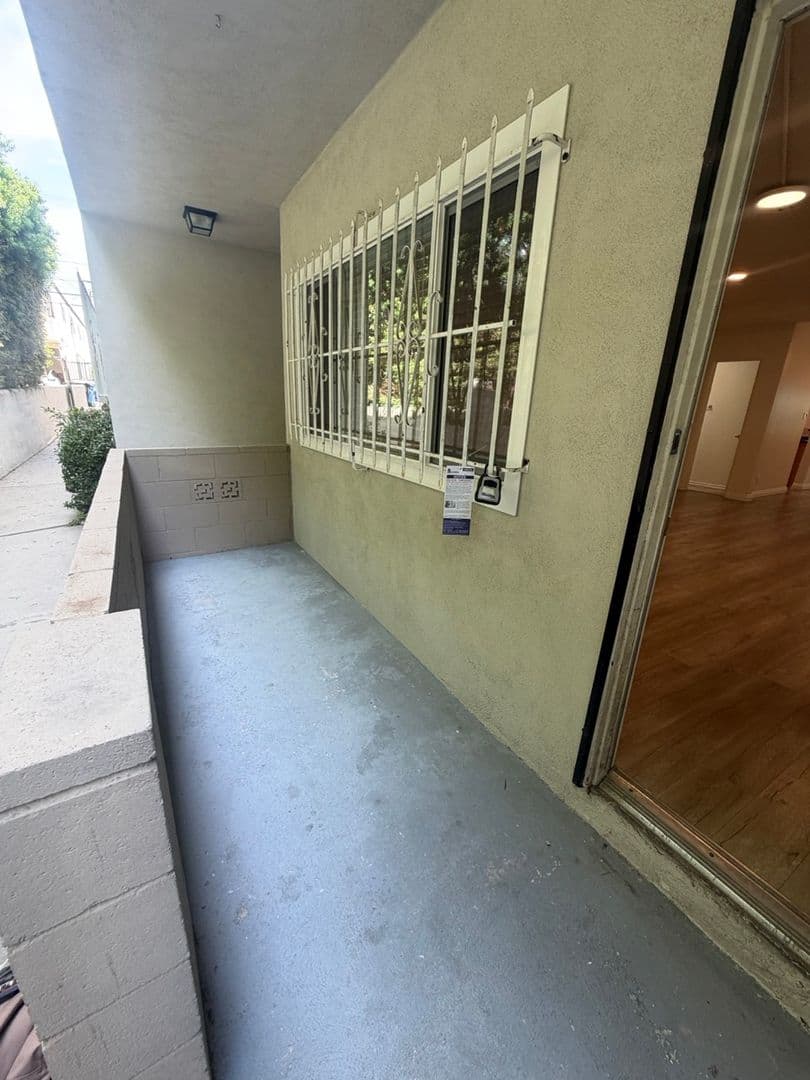 Santa Monica Apartment: 1537 Stanford St.