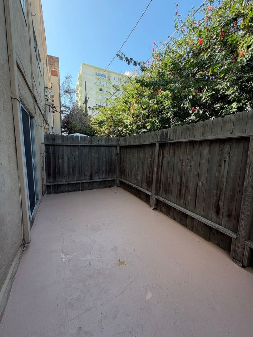 Los Angeles Apartment: 1767 Orchid Ave.