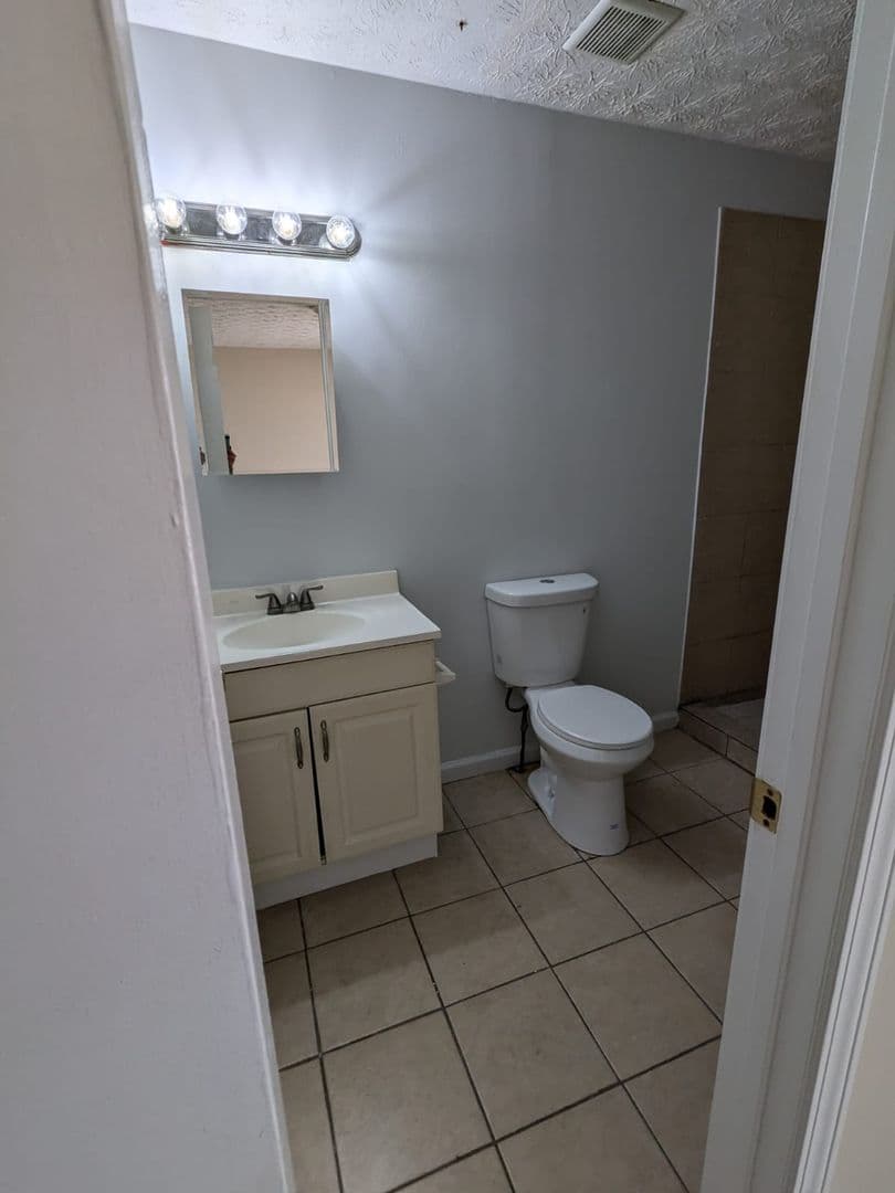 Conyers House: 1160 Forest Villa Dr