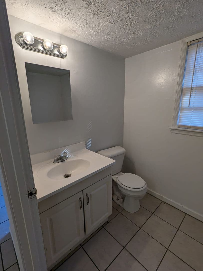 Conyers House: 1160 Forest Villa Dr